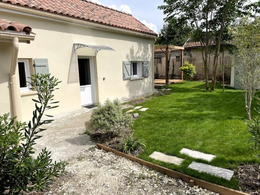 Holiday home Petite Maison Avec Jardin Au Calme *