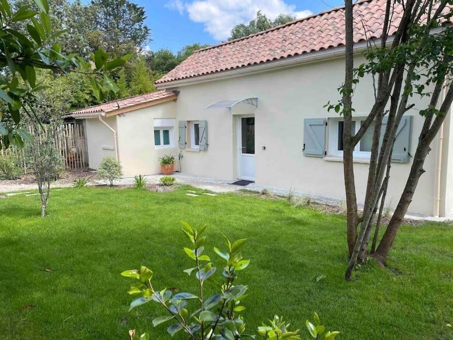 Petite Maison Avec Jardin Au Calme Holiday home Floirac (Gironde)